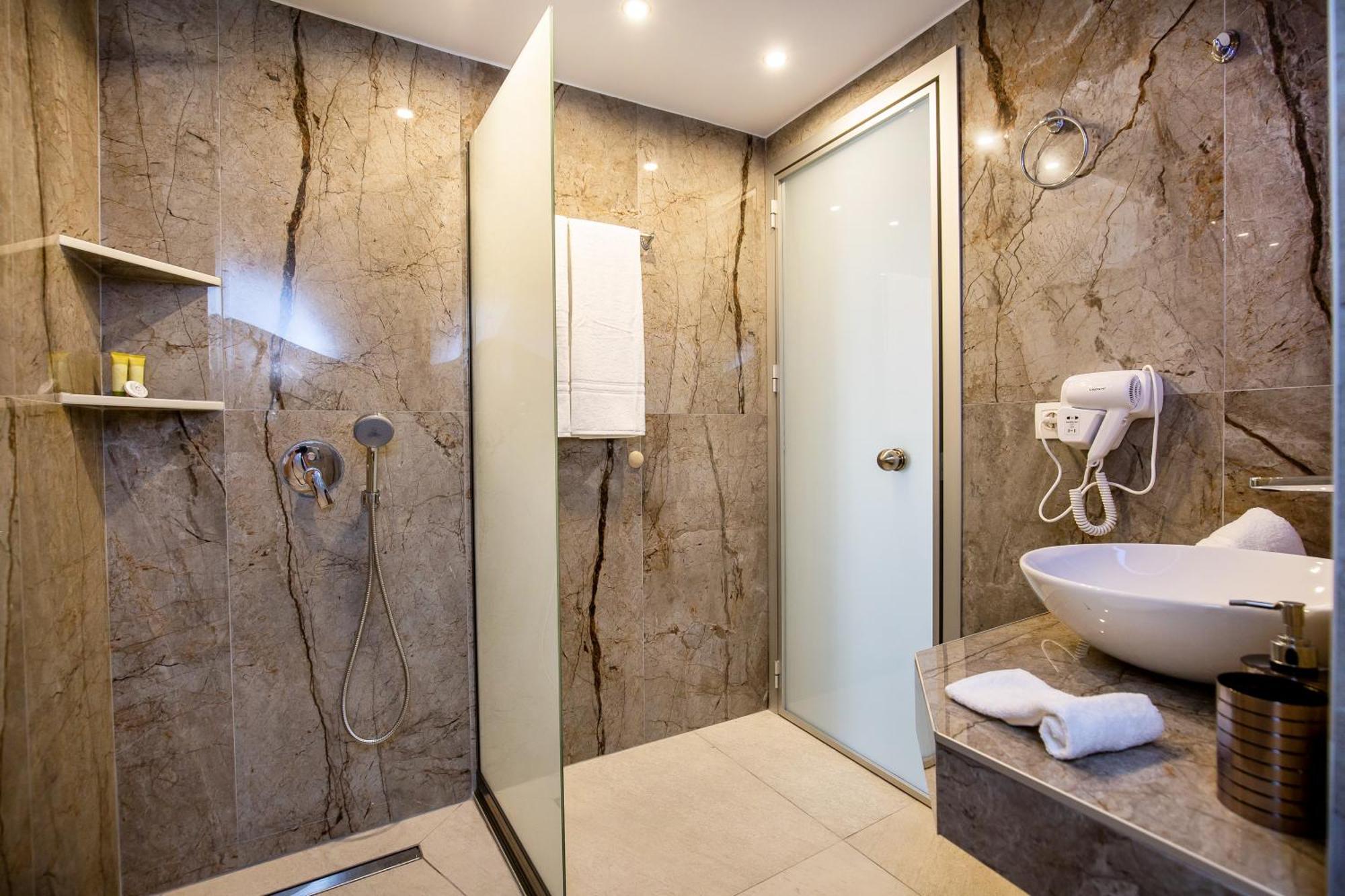 Vlashi Apartments 利迈纳里亚 外观 照片